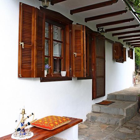Villa Katoikia Me Ta Pitharia à Prínos Extérieur photo