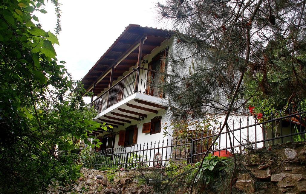 Villa Katoikia Me Ta Pitharia à Prínos Extérieur photo