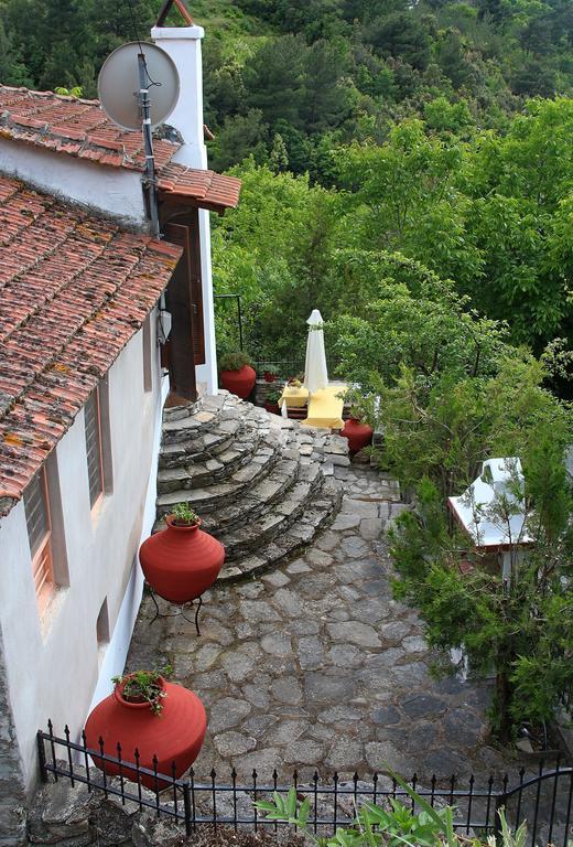 Villa Katoikia Me Ta Pitharia à Prínos Extérieur photo