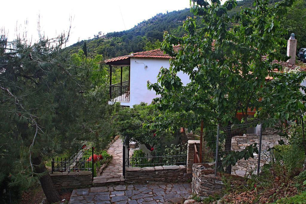 Villa Katoikia Me Ta Pitharia à Prínos Extérieur photo