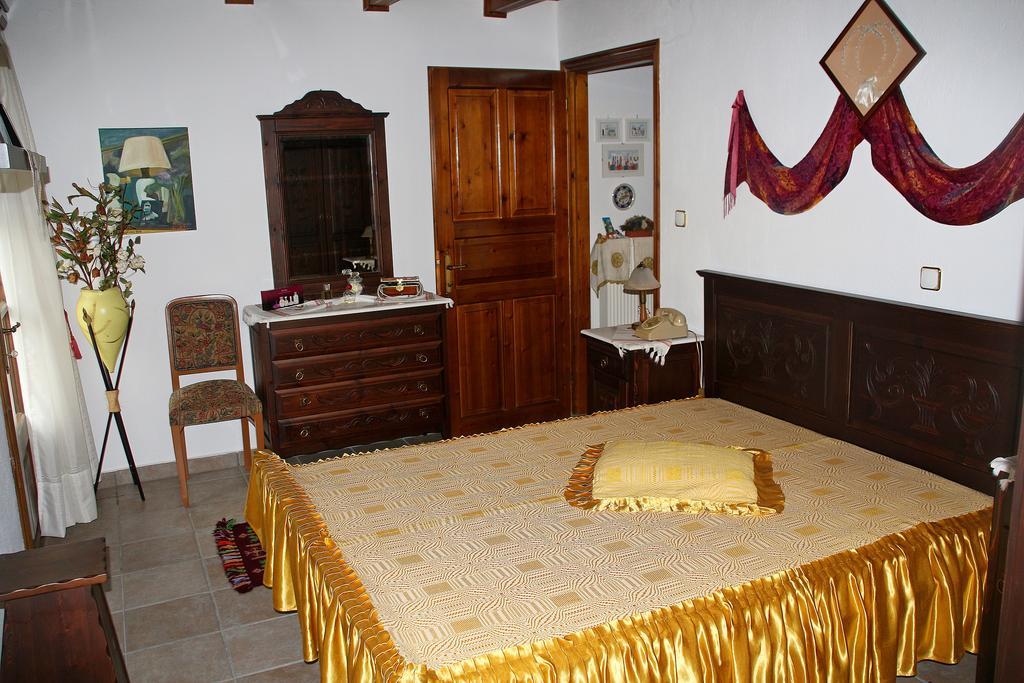 Villa Katoikia Me Ta Pitharia à Prínos Extérieur photo