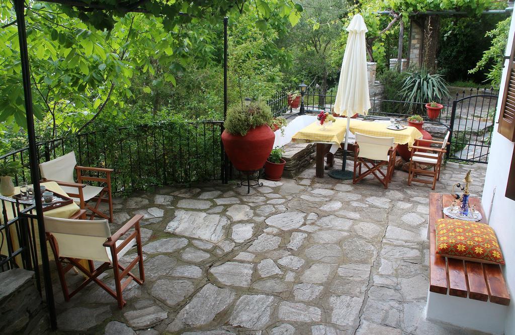 Villa Katoikia Me Ta Pitharia à Prínos Extérieur photo