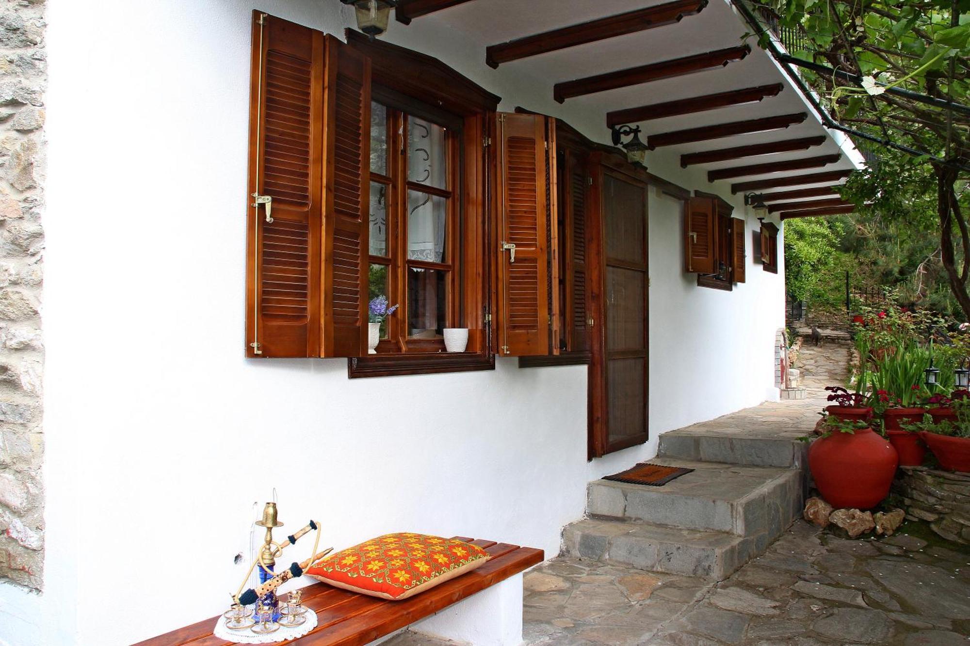 Villa Katoikia Me Ta Pitharia à Prínos Extérieur photo