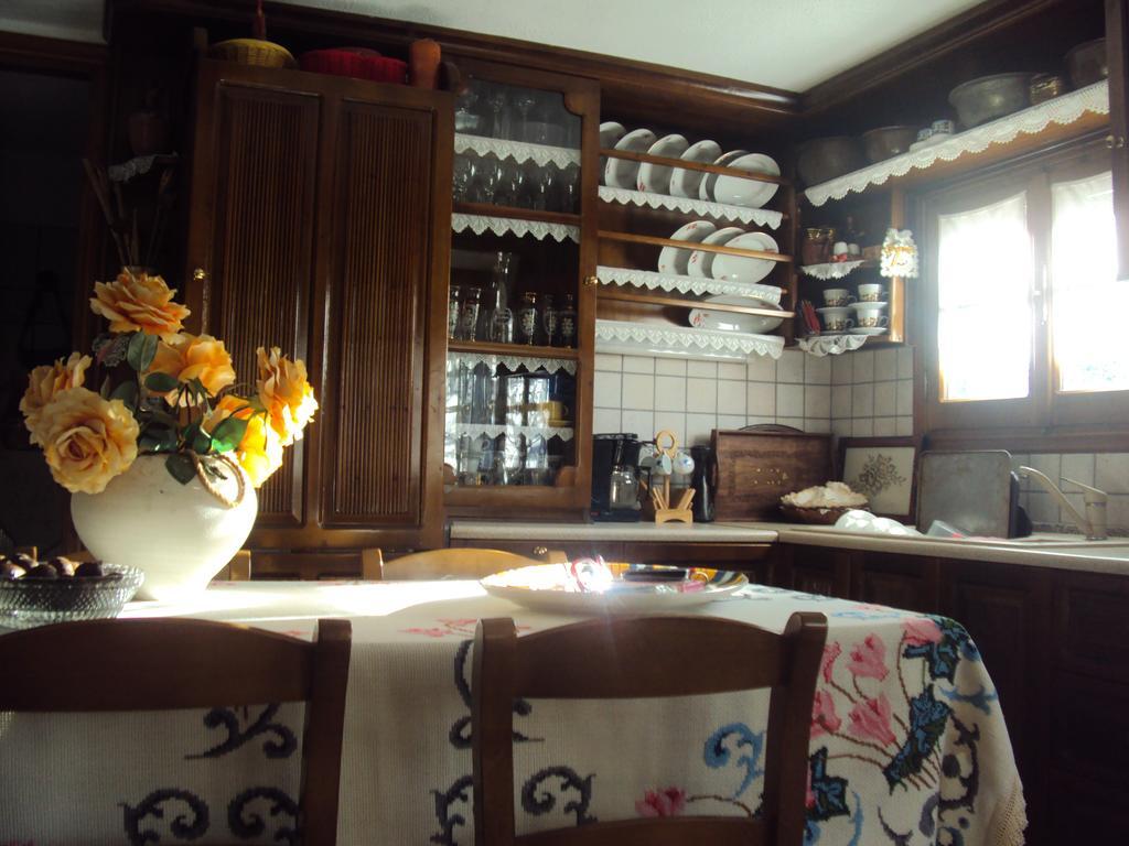 Villa Katoikia Me Ta Pitharia à Prínos Extérieur photo