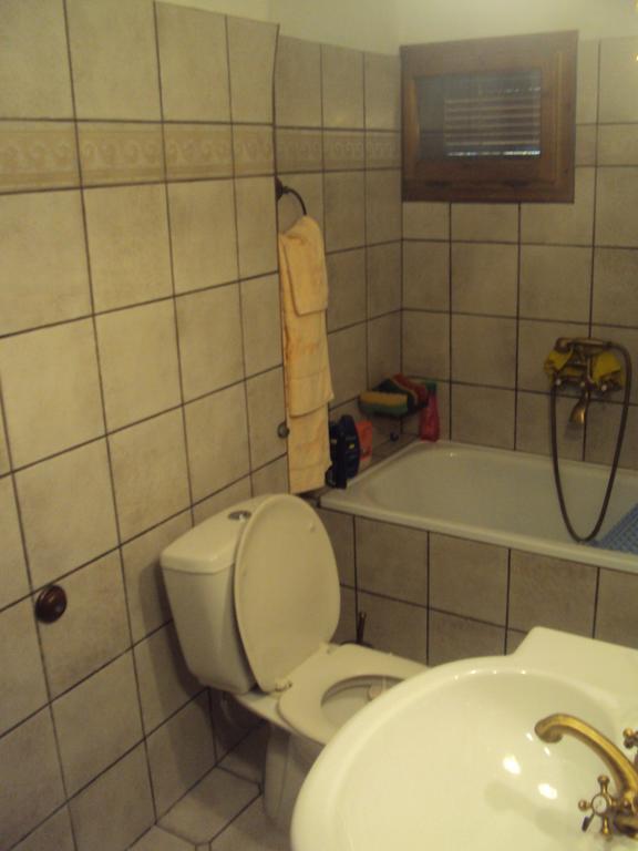 Villa Katoikia Me Ta Pitharia à Prínos Extérieur photo