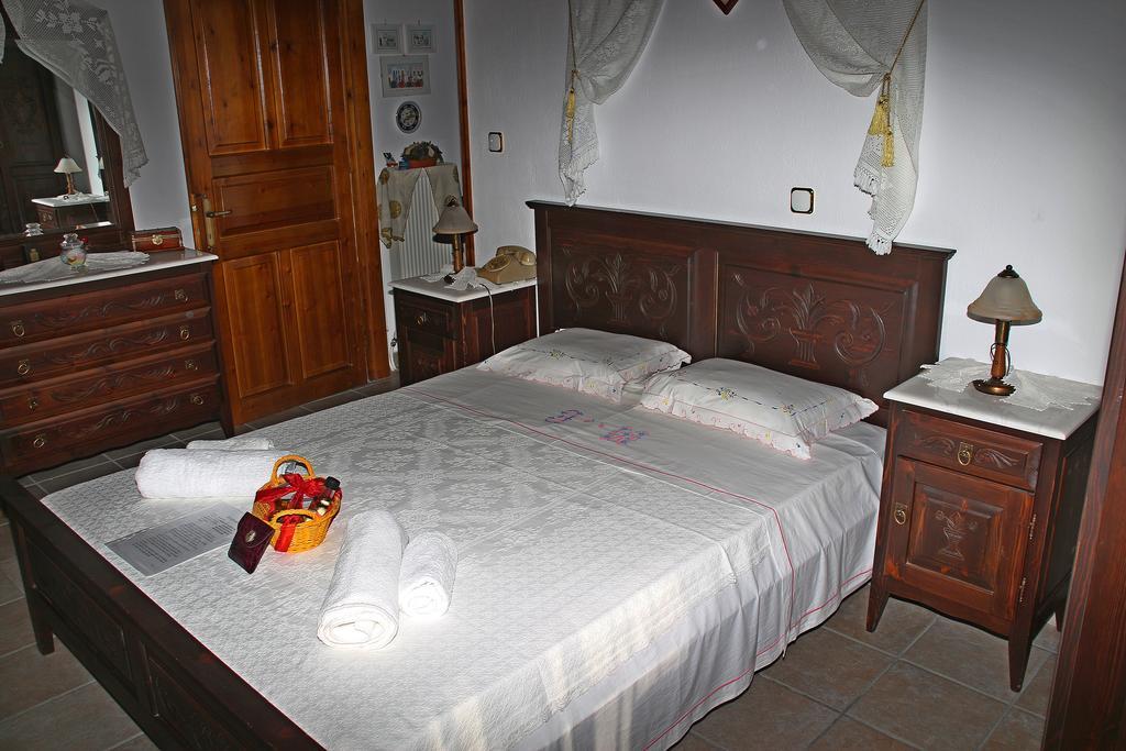 Villa Katoikia Me Ta Pitharia à Prínos Extérieur photo